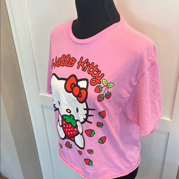 🍓 The Hello Kitty Pink Strawberry Tee - Picture 4 of 5